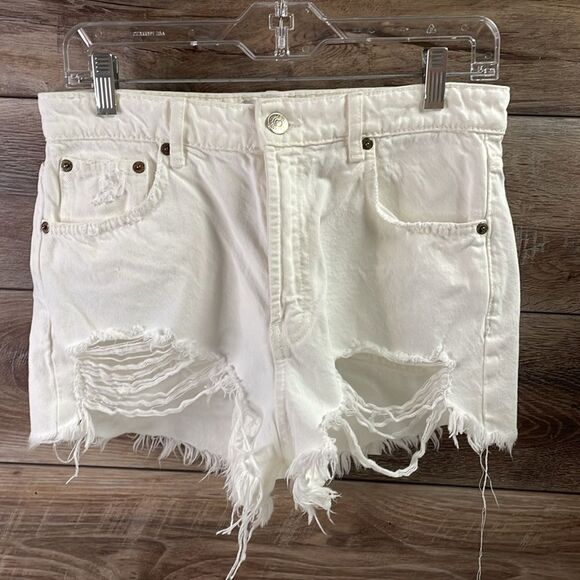 Zara Distressed White Short Bootie Jean Shorts, Size 8 - Picture 2 of 8